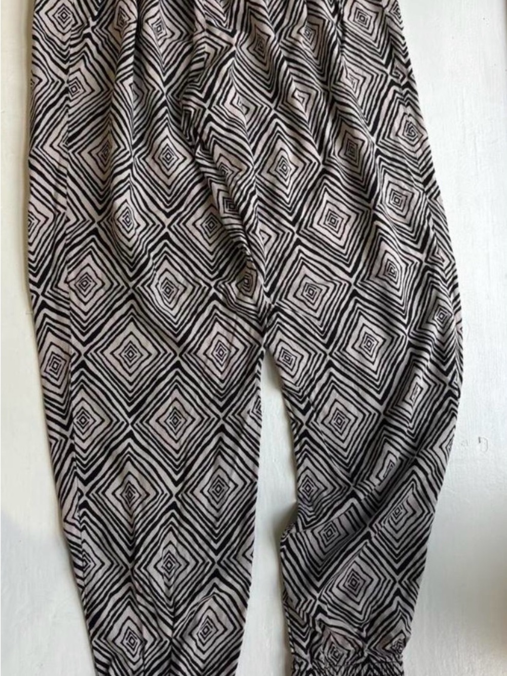 Forever 21 Geometric Diamond Optical Illusion Smocked Waist Joggers Size S